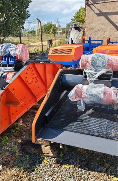 Conveyor frame section