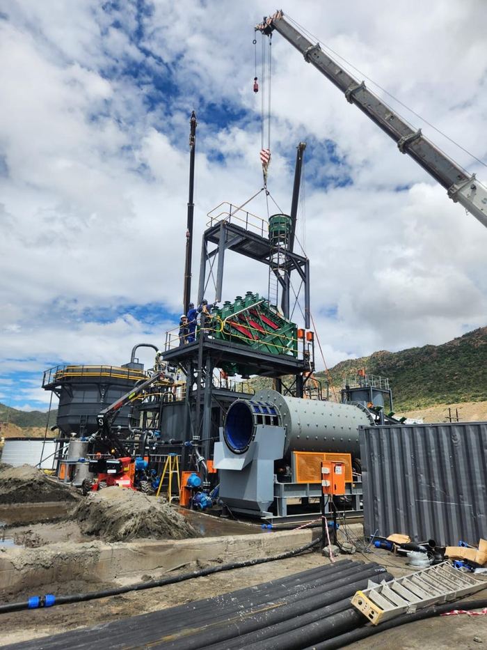 Crane lift during plant erection