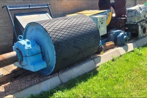 Drum mill with drive motor