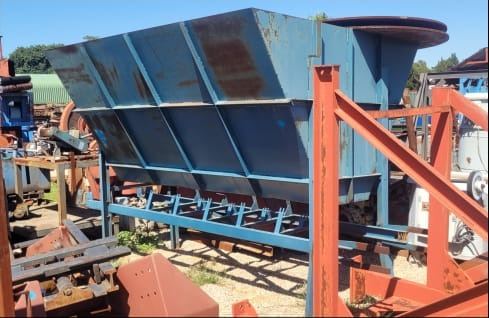 Feeder and screen frame