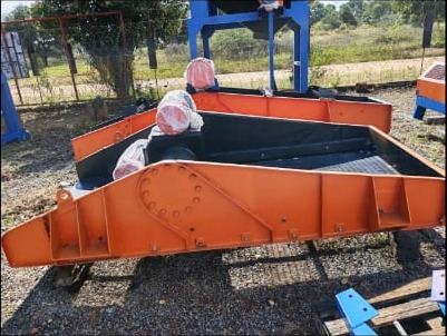 Vibrating feeder unit