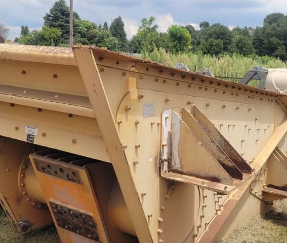 Vibrating screen deck