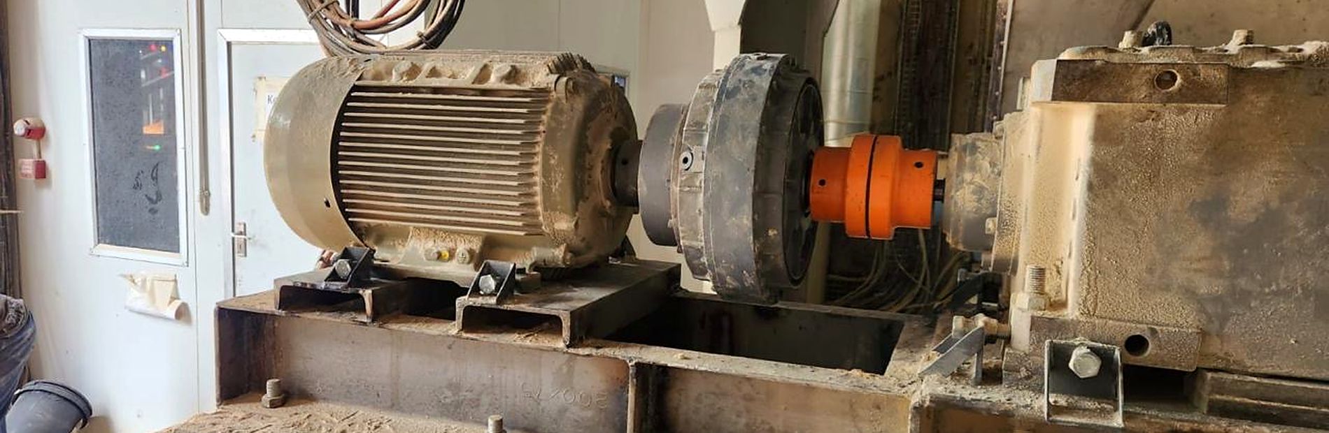 Mill drive and motor in a plant house