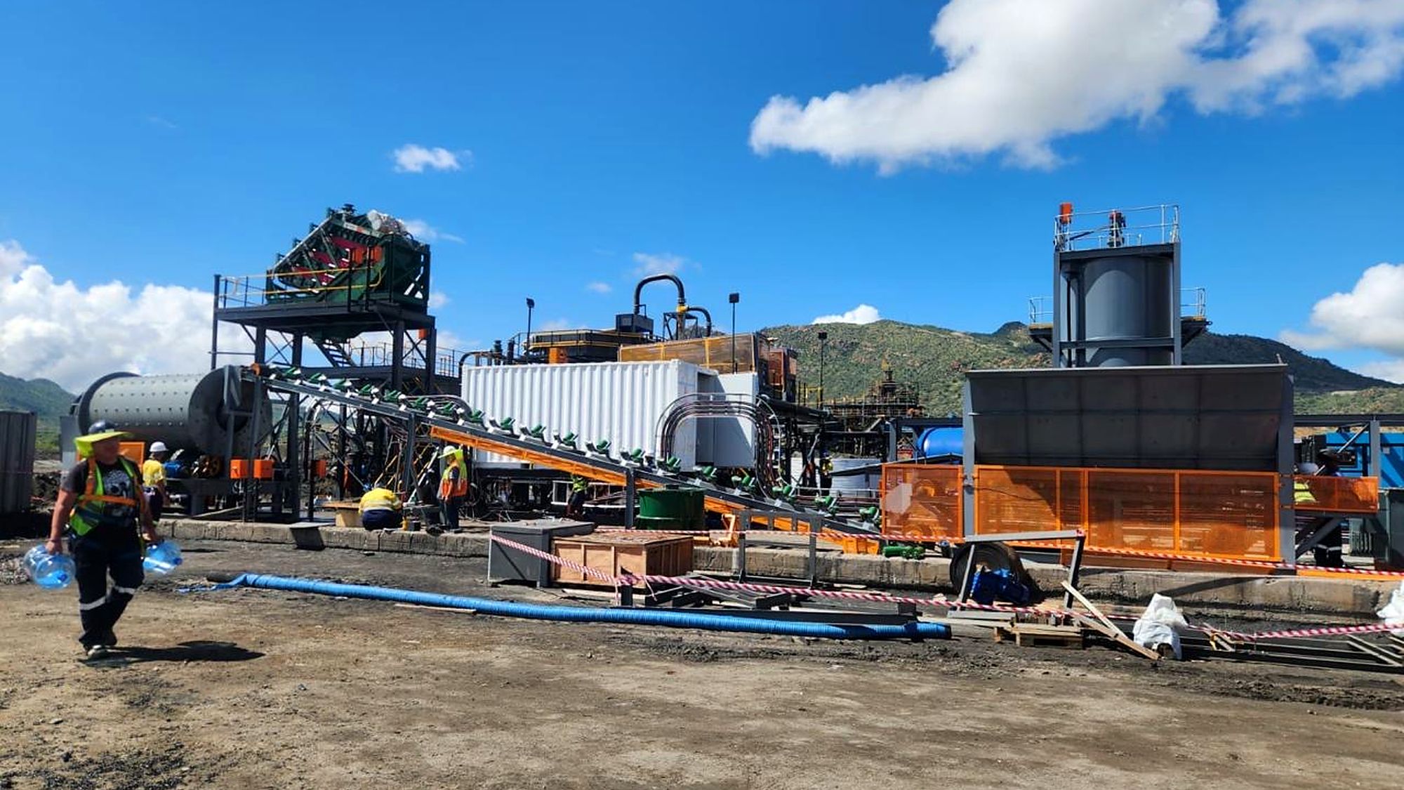 Modular processing plant supplied and installed by Ubuntu Mining Supplies